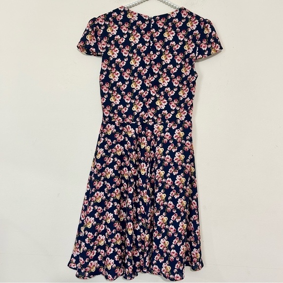 Betsey Johnson Floral Navy Cap Sleeve Fit & Flare Dress SIZE 2 - Picture 4 of 10